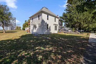 205 E Jeffery St, Cullom, IL 60929 - Photo 1