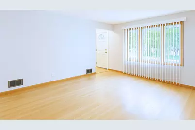 658 Mackinaw Avenue, Calumet City, IL 60409 - Photo 3