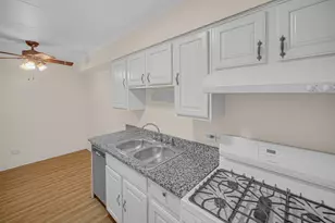 10510 Parkside Ave, Chicago Ridge, IL 60415 - Photo 5