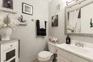 18 E Old Willow Rd, Prospect Heights, IL 60070 - Photo 13