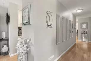 18 E Old Willow Rd, Prospect Heights, IL 60070 - Photo 5