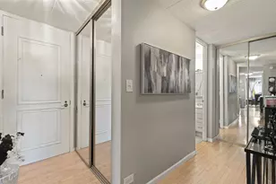 18 E Old Willow Rd, Prospect Heights, IL 60070 - Photo 3