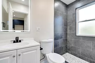 821 N Lockwood Ave, Chicago, IL 60651 - Photo 13