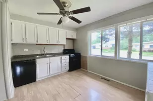 456 Tomahawk St, Park Forest, IL 60466 - Photo 5