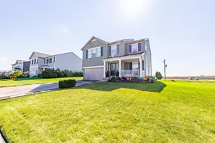 2803 Huntington Dr, Belvidere, IL 61008 - Photo 3