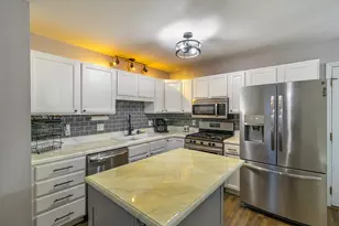 115 SE Lamplighter Loop SE, Poplar Grove, IL 61065 - Photo 5