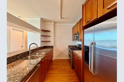 1570 Elmwood Avenue #802, Evanston, IL 60201 - Photo 9