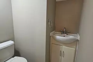 600 Hawthorne Ln, Carpentersville, IL 60110 - Photo 5