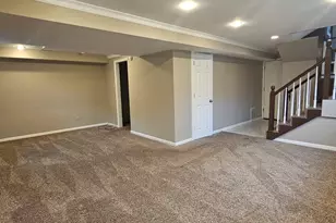 600 Hawthorne Ln, Carpentersville, IL 60110 - Photo 3