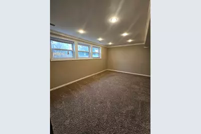 600 Hawthorne Lane, Carpentersville, IL 60110 - Photo 7