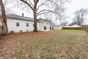 917 N Linden Ave, Waukegan, IL 60085 - Photo 33