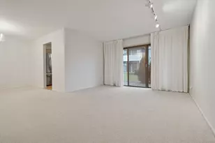 375 Pinetree Ln, Schaumburg, IL 60193 - Photo 3