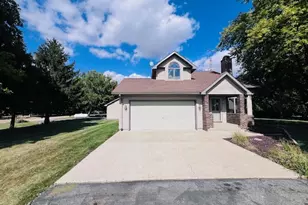 7705 Lakewood Rd, Wedron, IL 61882 - Photo 35