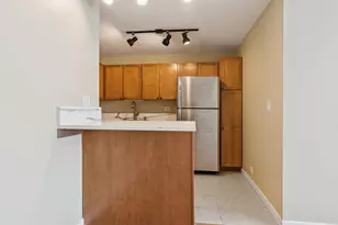 655 W Irving Park Rd, Chicago, IL 60613 - Photo 23
