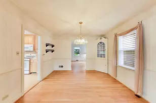 215 S Hi Lusi Ave, Mount Prospect, IL 60056 - Photo 11