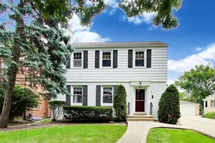 215 S Hi Lusi Ave, Mount Prospect, IL 60056 - Photo 1