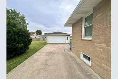 1724 9th Street, Peru, IL 61354 - Photo 9
