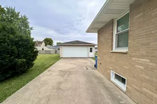 1724 9th St, Peru, IL 61354 - Photo 9