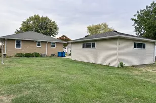 1724 9th St, Peru, IL 61354 - Photo 11
