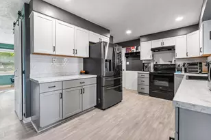 208 E 8th St, Gridley, IL 61744 - Photo 7