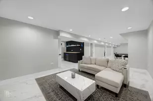 7733 S Luella Ave, Chicago, IL 60649 - Photo 13