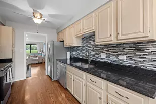 429 Vly Vw Rd, Lake Barrington, IL 60010 - Photo 7