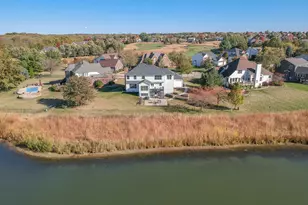 3 Pebblebrook Ct, Bloomington, IL 61705 - Photo 3