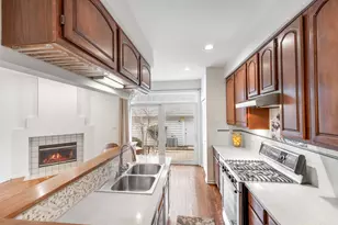 5842 N St Johns Ct, Chicago, IL 60646 - Photo 11