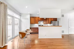 5842 N St Johns Ct, Chicago, IL 60646 - Photo 9