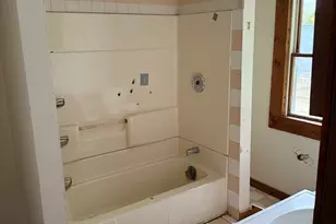 393 N 6th Ave, Kankakee, IL 60901 - Photo 7