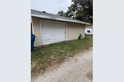 393 N 6th Avenue, Kankakee, IL 60901 - Photo 11