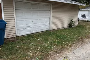 393 N 6th Ave, Kankakee, IL 60901 - Photo 11