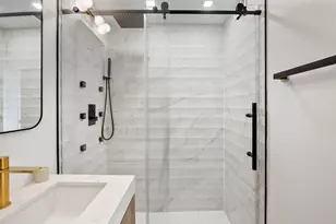 1460 N Sandburg Terrace, Chicago, IL 60610 - Photo 21