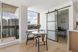 1460 N Sandburg Terrace, Chicago, IL 60610 - Photo 7