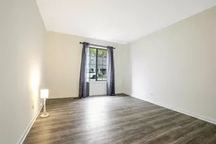 402 Sandalwood Ln, Schaumburg, IL 60193 - Photo 11