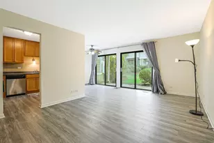 402 Sandalwood Ln, Schaumburg, IL 60193 - Photo 3