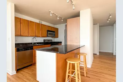 655 W Irving Park Road #4702, Chicago, IL 60613 - Photo 5