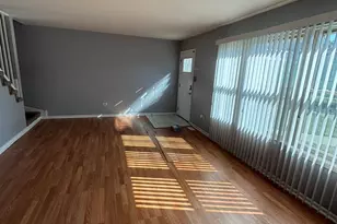 8028 S Kingston Ave, Chicago, IL 60617 - Photo 3