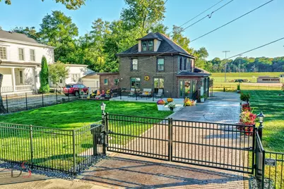 527 E Main Street, Ottawa, IL 61350 - Photo 1