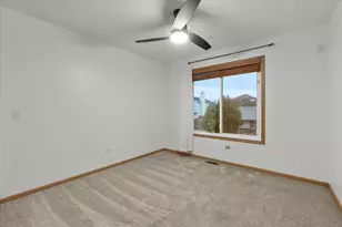 1306 Bassett Dr, Joliet, IL 60431 - Photo 15