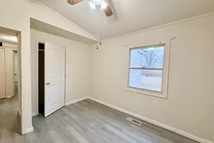 2016 Greendale Dr, Champaign, IL 61821 - Photo 11