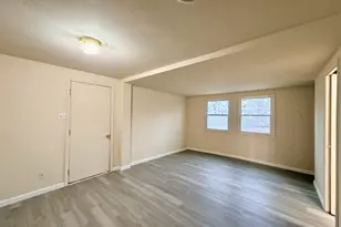 2016 Greendale Dr, Champaign, IL 61821 - Photo 9