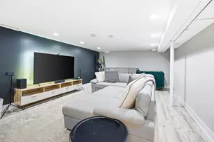 745 S Hillside Ave, Elmhurst, IL 60126 - Photo 19