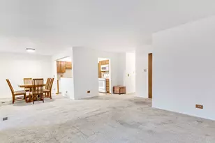 304 Glasgow Ln, Schaumburg, IL 60194 - Photo 3