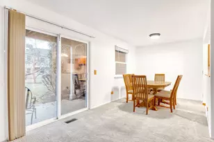 304 Glasgow Ln, Schaumburg, IL 60194 - Photo 9