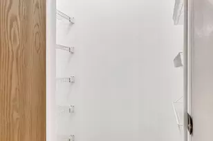 304 Glasgow Ln, Schaumburg, IL 60194 - Photo 7