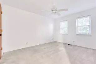 304 Glasgow Ln, Schaumburg, IL 60194 - Photo 13