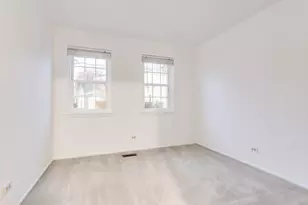 304 Glasgow Ln, Schaumburg, IL 60194 - Photo 15