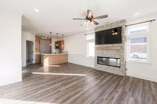 60 Kloe Ln, Sycamore, IL 60178 - Photo 3