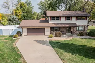 704 Carolyn St, Mendota, IL 61342 - Photo 1